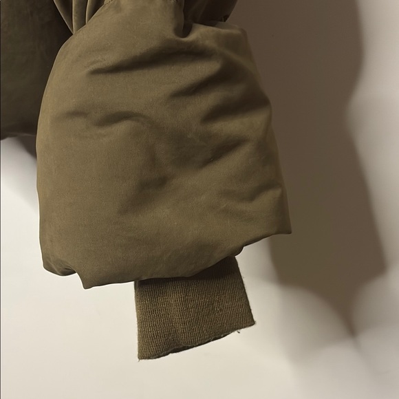 Banana Republic  Puffer Jacket - Picture 2 of 13